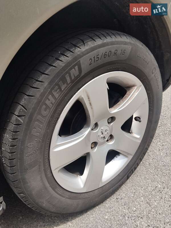 Позашляховик / Кросовер Peugeot 3008 2012 в Вишгороді