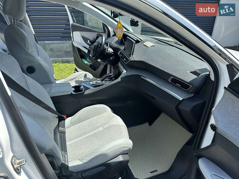 Позашляховик / Кросовер Peugeot 3008 2017 в Шепетівці