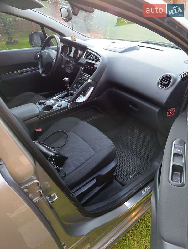 Позашляховик / Кросовер Peugeot 3008 2009 в Стрию