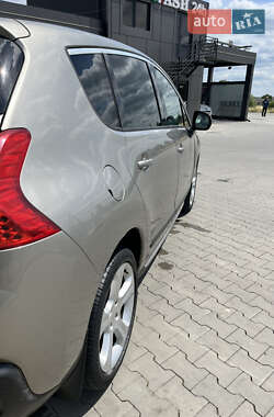 Позашляховик / Кросовер Peugeot 3008 2010 в 