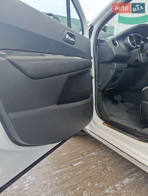 Позашляховик / Кросовер Peugeot 3008 2016 в Харкові