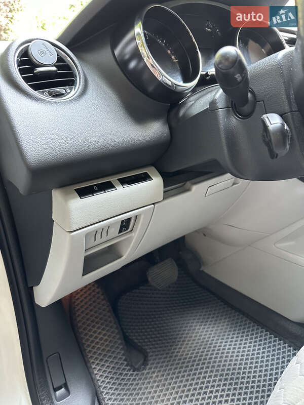 Позашляховик / Кросовер Peugeot 3008 2015 в Запоріжжі