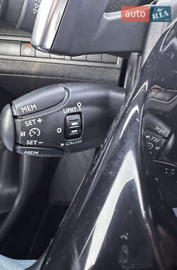 Позашляховик / Кросовер Peugeot 3008 2021 в 