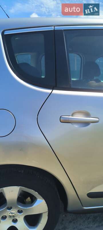 Позашляховик / Кросовер Peugeot 3008 2011 в Львові