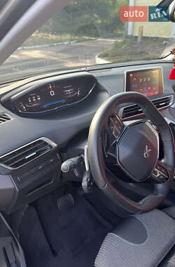 Внедорожник / Кроссовер Peugeot 3008 2021 в 