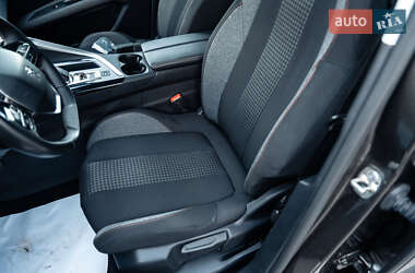 Позашляховик / Кросовер Peugeot 3008 2020 в 