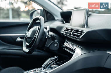 Позашляховик / Кросовер Peugeot 3008 2020 в 