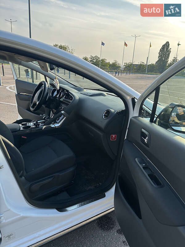 Позашляховик / Кросовер Peugeot 3008 2012 в Харкові