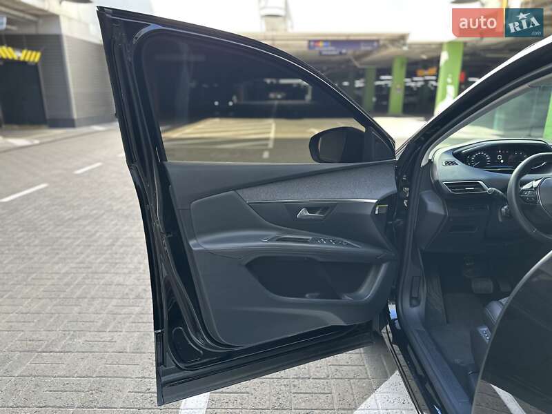 Внедорожник / Кроссовер Peugeot 3008 2017 в Киеве