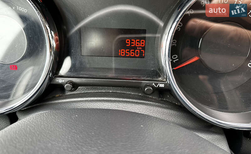 Позашляховик / Кросовер Peugeot 3008 2011 в Тульчині