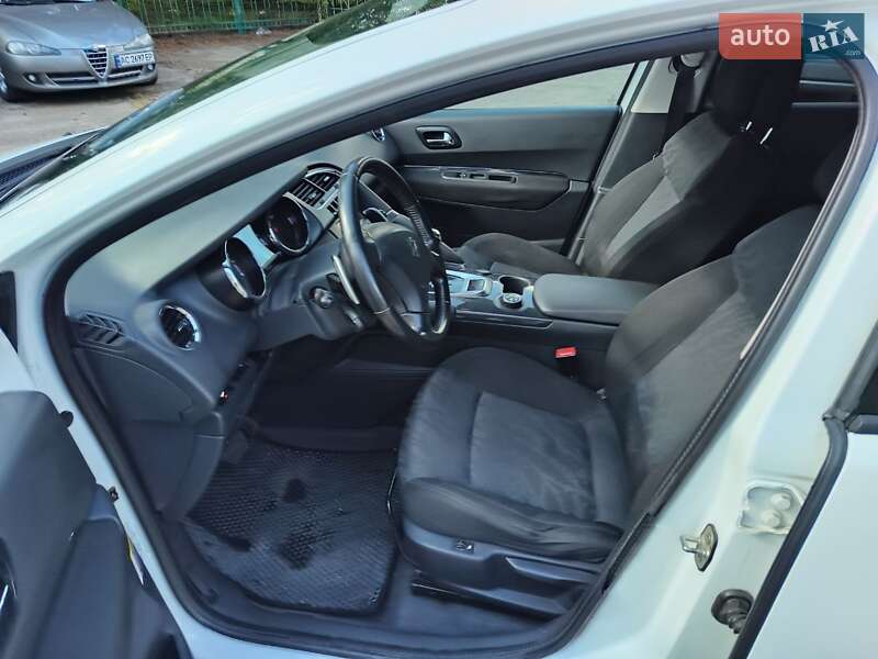 Внедорожник / Кроссовер Peugeot 3008 2011 в Луцке