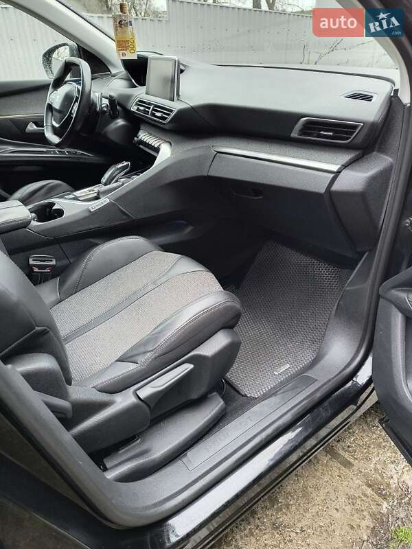 Позашляховик / Кросовер Peugeot 3008 2017 в Острозі