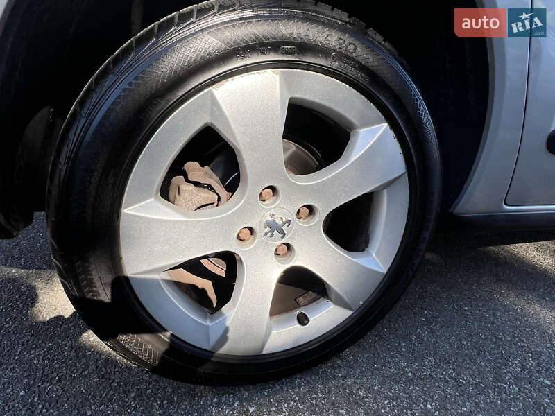 Позашляховик / Кросовер Peugeot 3008 2011 в Києві