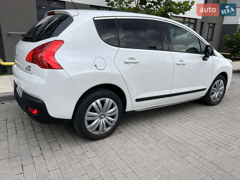 Позашляховик / Кросовер Peugeot 3008 2012 в Львові