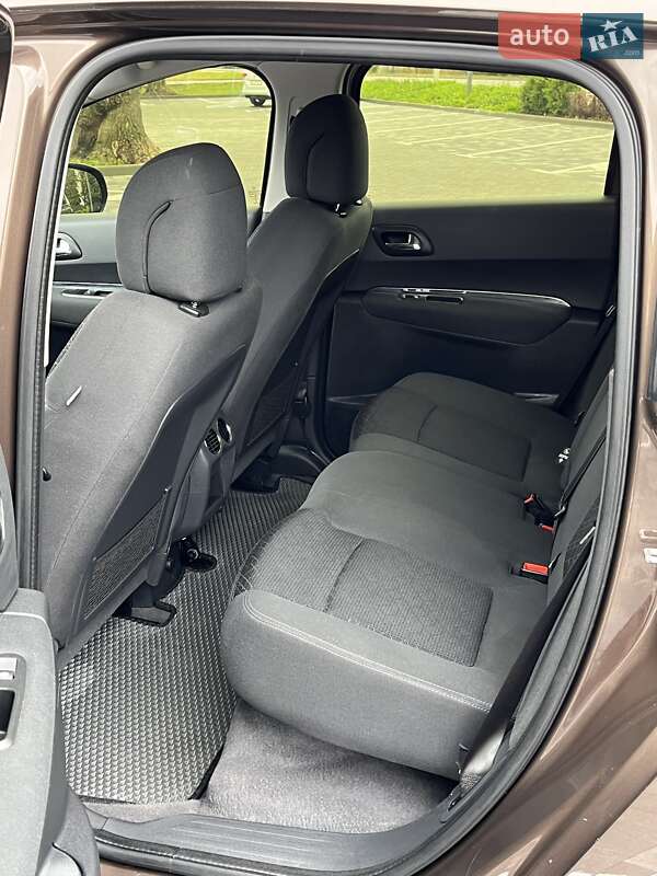 Позашляховик / Кросовер Peugeot 3008 2015 в Хмільнику