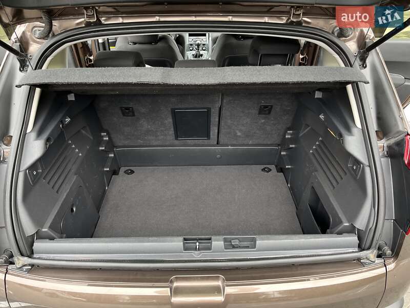 Позашляховик / Кросовер Peugeot 3008 2015 в Хмільнику