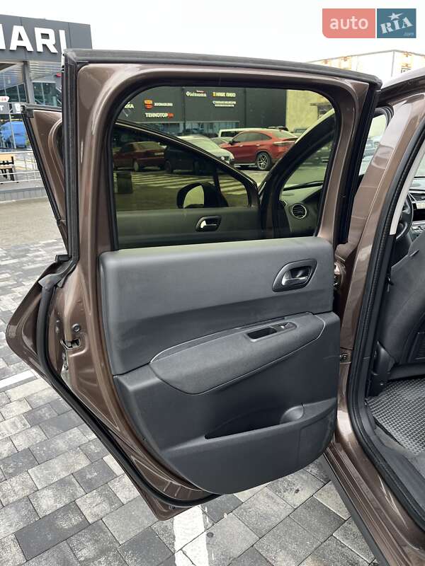 Позашляховик / Кросовер Peugeot 3008 2015 в Хмільнику