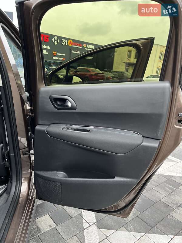 Позашляховик / Кросовер Peugeot 3008 2015 в Хмільнику