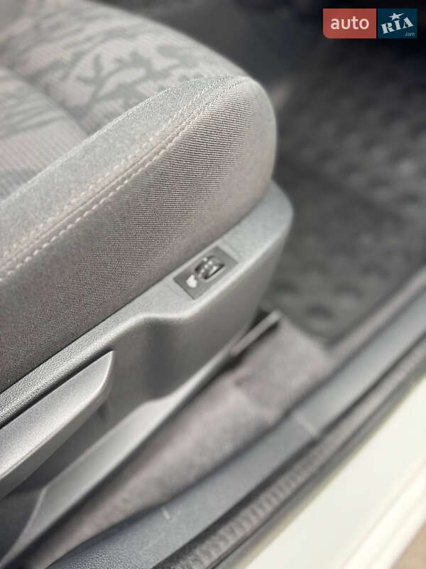 Позашляховик / Кросовер Peugeot 3008 2013 в Первомайську