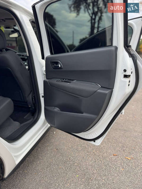 Позашляховик / Кросовер Peugeot 3008 2013 в Первомайську