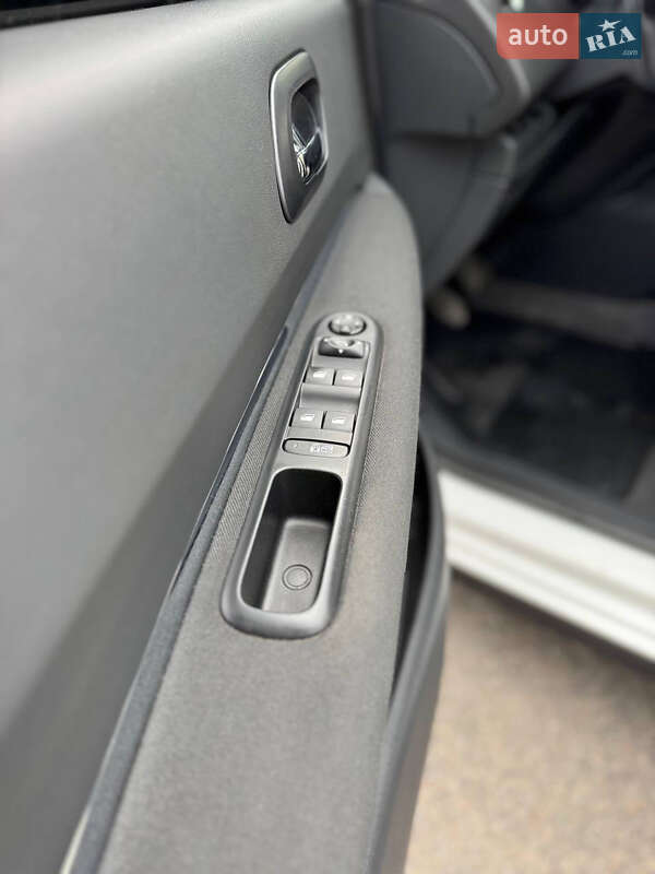 Позашляховик / Кросовер Peugeot 3008 2013 в Первомайську