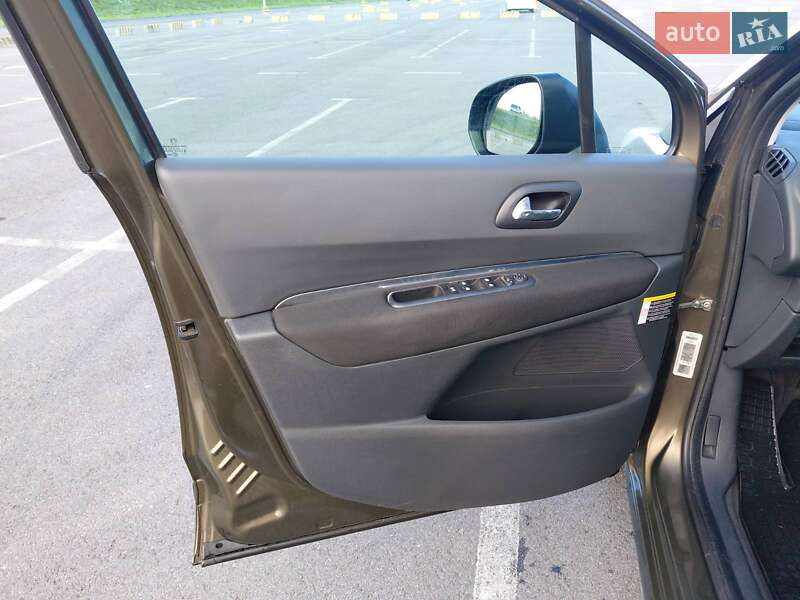 Внедорожник / Кроссовер Peugeot 3008 2010 в Львове