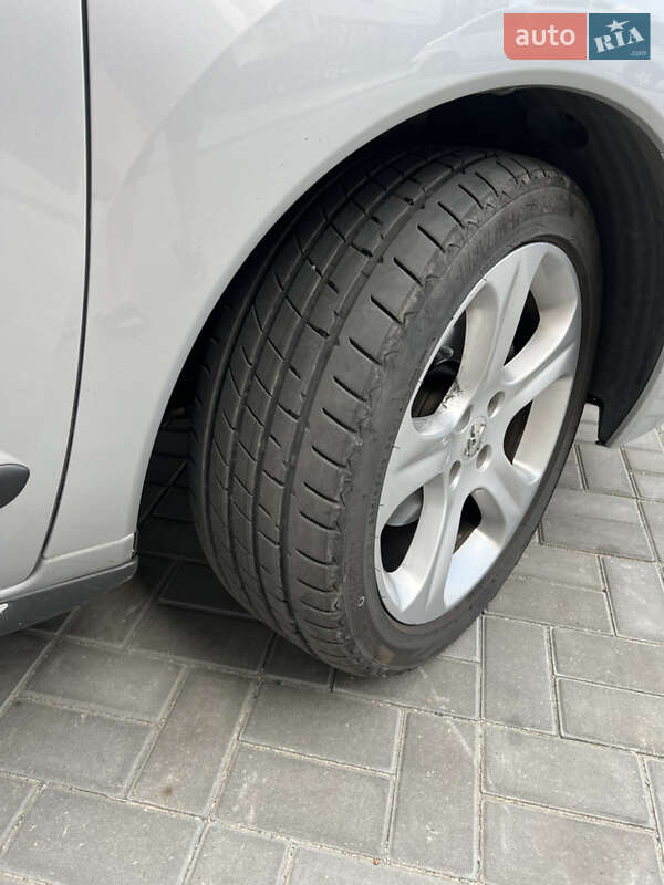 Позашляховик / Кросовер Peugeot 3008 2012 в Дніпрі