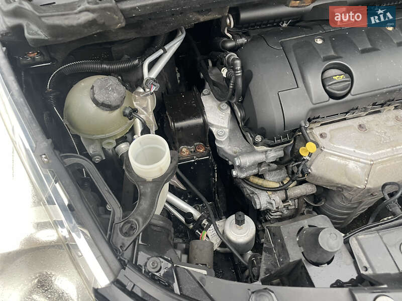 Внедорожник / Кроссовер Peugeot 3008 2011 в Почаеве фото 29 Внедорожник / Кроссовер Peugeot 3008 2011 в Почаеве