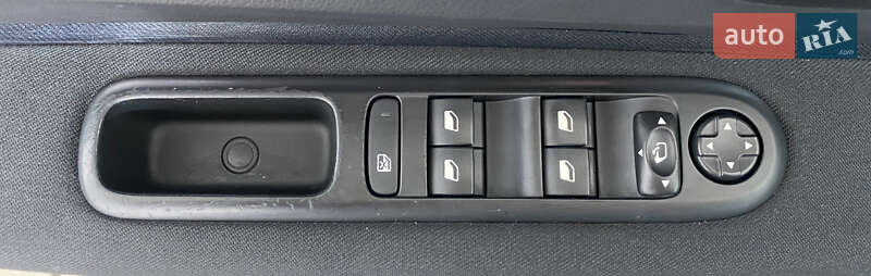 Позашляховик / Кросовер Peugeot 3008 2016 в Львові фото 26 Позашляховик / Кросовер Peugeot 3008 2016 в Львові