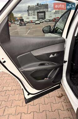 Внедорожник / Кроссовер Peugeot 3008 2019 в 