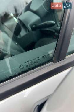 Внедорожник / Кроссовер Peugeot 3008 2011 в 