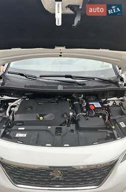Внедорожник / Кроссовер Peugeot 3008 2017 в 