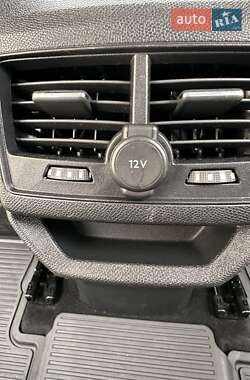 Внедорожник / Кроссовер Peugeot 3008 2017 в 