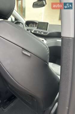 Внедорожник / Кроссовер Peugeot 3008 2017 в 