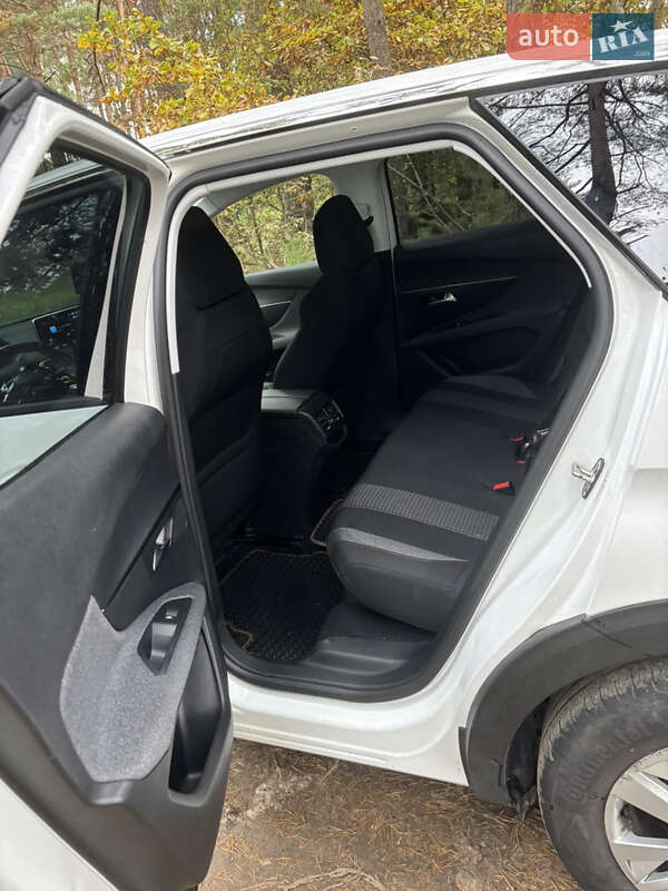 Внедорожник / Кроссовер Peugeot 3008 2019 в Новояворовске