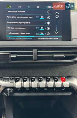 Позашляховик / Кросовер Peugeot 3008 2019 в 