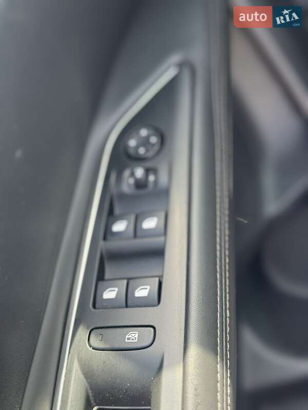 Позашляховик / Кросовер Peugeot 3008 2018 в Черкасах фото 12 Позашляховик / Кросовер Peugeot 3008 2018 в Черкасах