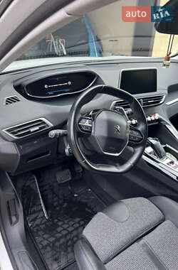 Позашляховик / Кросовер Peugeot 3008 2018 в  фото 17 Позашляховик / Кросовер Peugeot 3008 2018 в