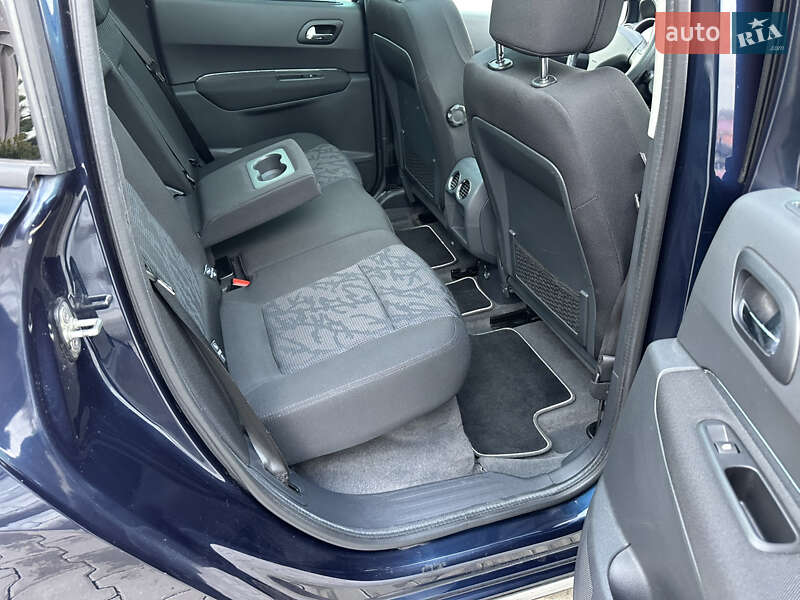 Позашляховик / Кросовер Peugeot 3008 2011 в Луцьку