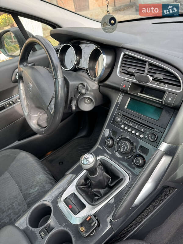 Внедорожник / Кроссовер Peugeot 3008 2011 в Калиновке