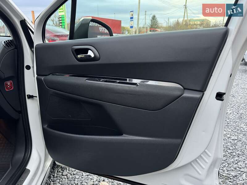 Позашляховик / Кросовер Peugeot 3008 2011 в Стрию