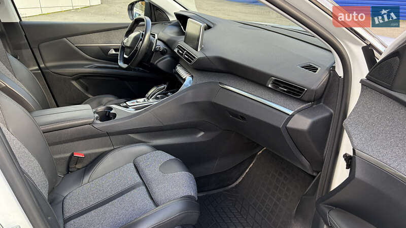 Внедорожник / Кроссовер Peugeot 3008 2018 в Киеве