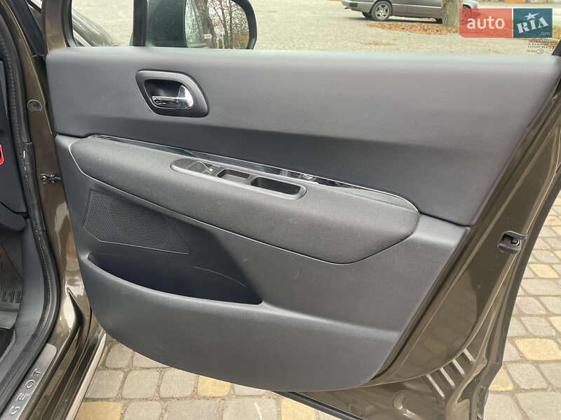 Внедорожник / Кроссовер Peugeot 3008 2012 в Луцке