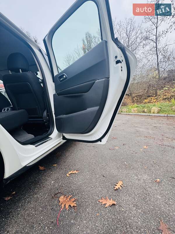 Внедорожник / Кроссовер Peugeot 3008 2011 в Киеве фото 6 Внедорожник / Кроссовер Peugeot 3008 2011 в Киеве