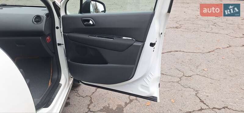 Позашляховик / Кросовер Peugeot 3008 2012 в Новоархангельську фото 61 Позашляховик / Кросовер Peugeot 3008 2012 в Новоархангельську