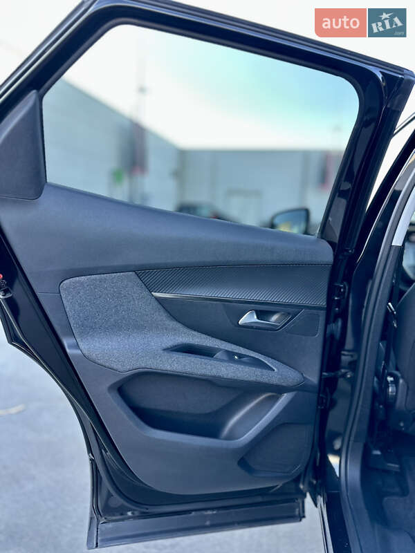 Внедорожник / Кроссовер Peugeot 3008 2020 в Киеве