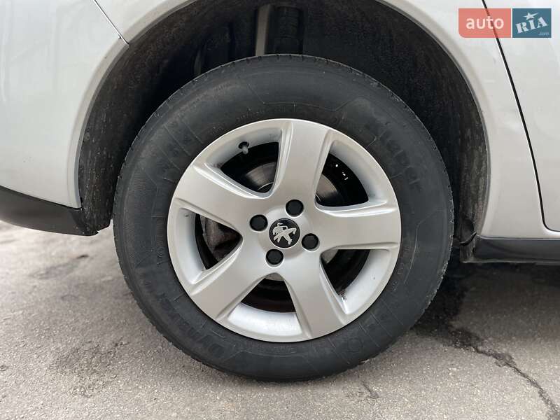 Внедорожник / Кроссовер Peugeot 3008 2015 в Сумах