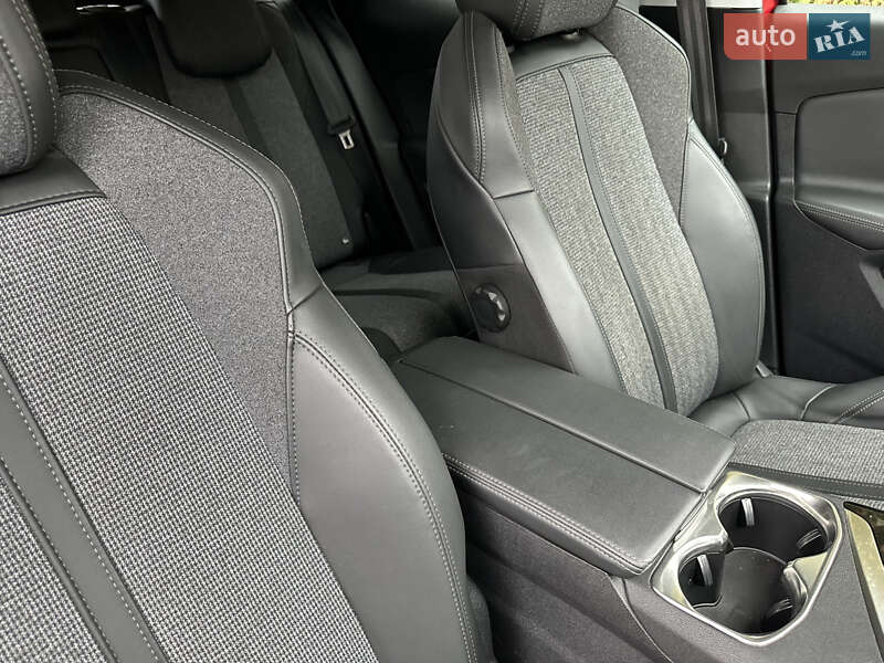 Внедорожник / Кроссовер Peugeot 3008 2020 в Киеве