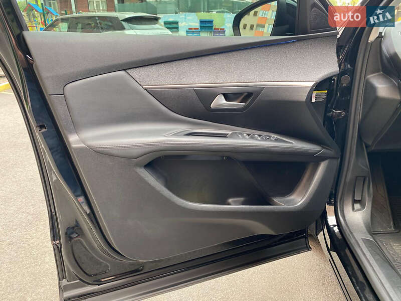 Внедорожник / Кроссовер Peugeot 3008 2019 в Киеве