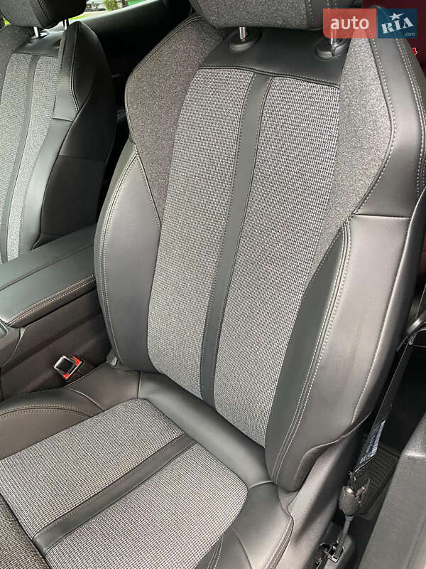 Внедорожник / Кроссовер Peugeot 3008 2019 в Киеве